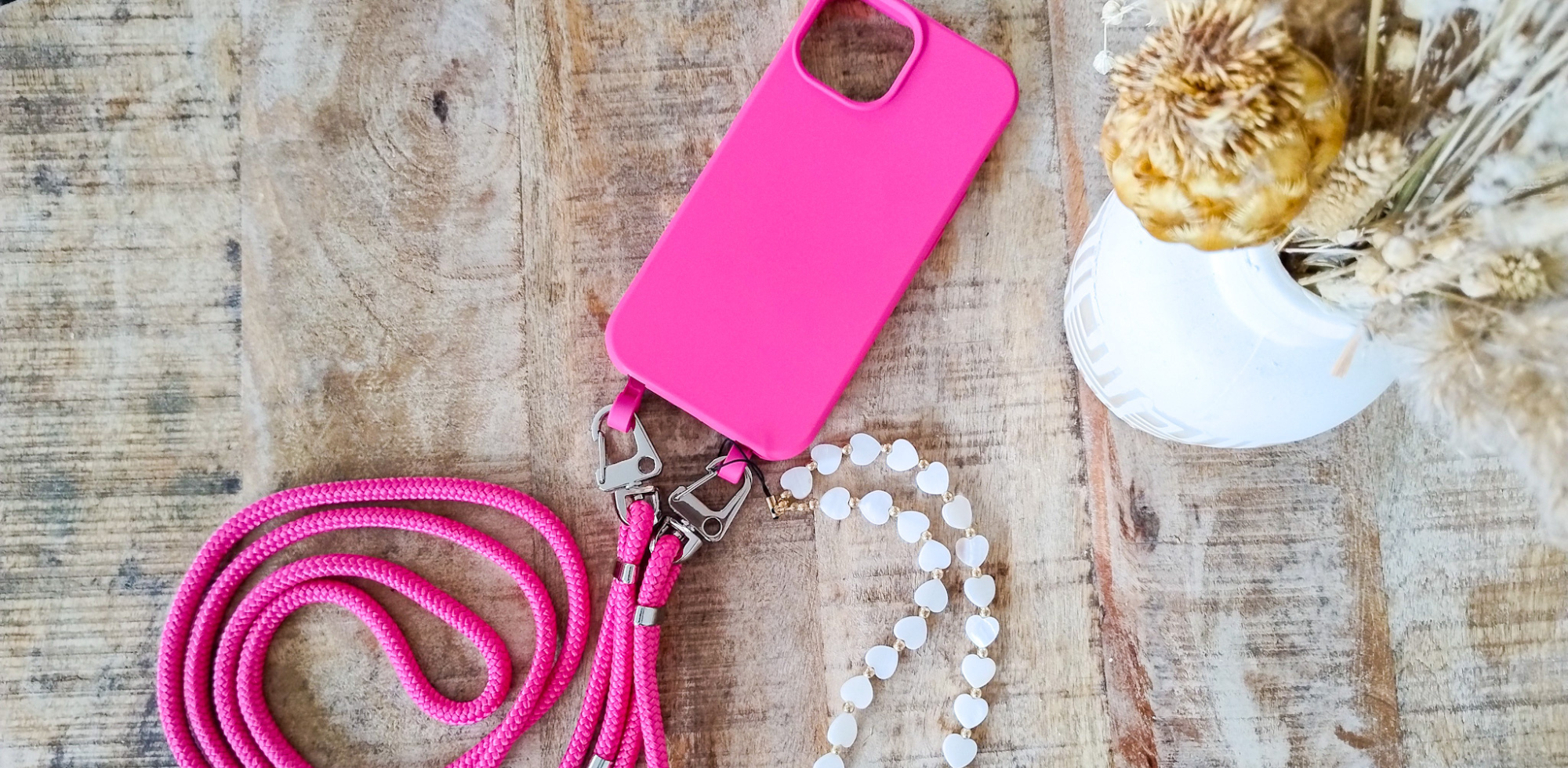 HAndyhülle pink auf Tisch