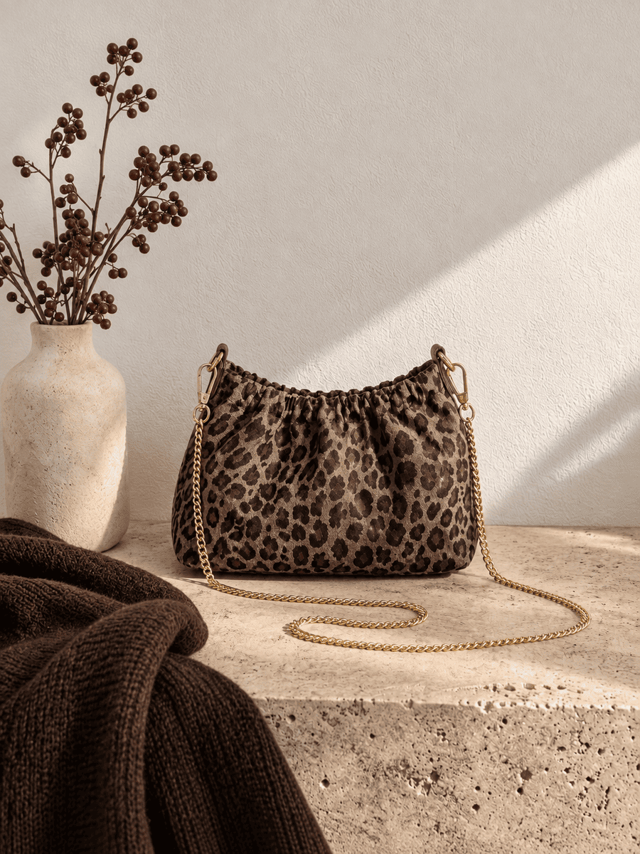 Crossbody Bag CAPRI LEO Nahaufnahme