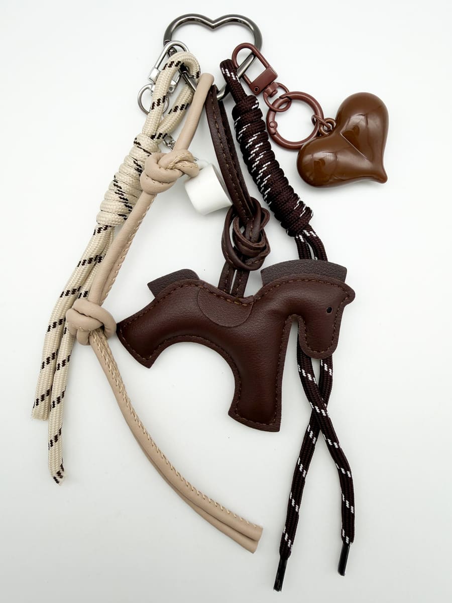 Taschenanhänger PONY BROWN