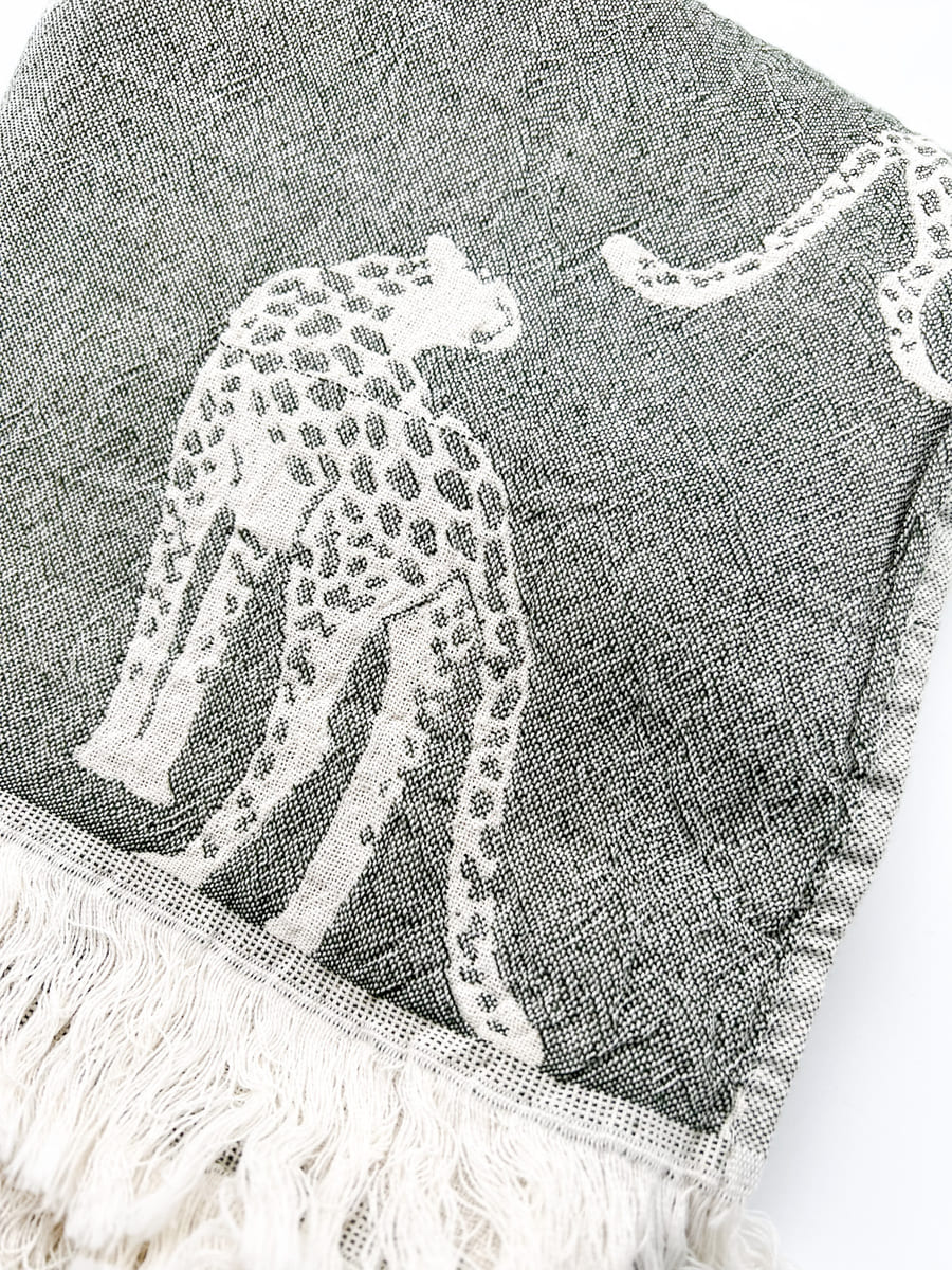 Strandtuch mit Leoparden in grün