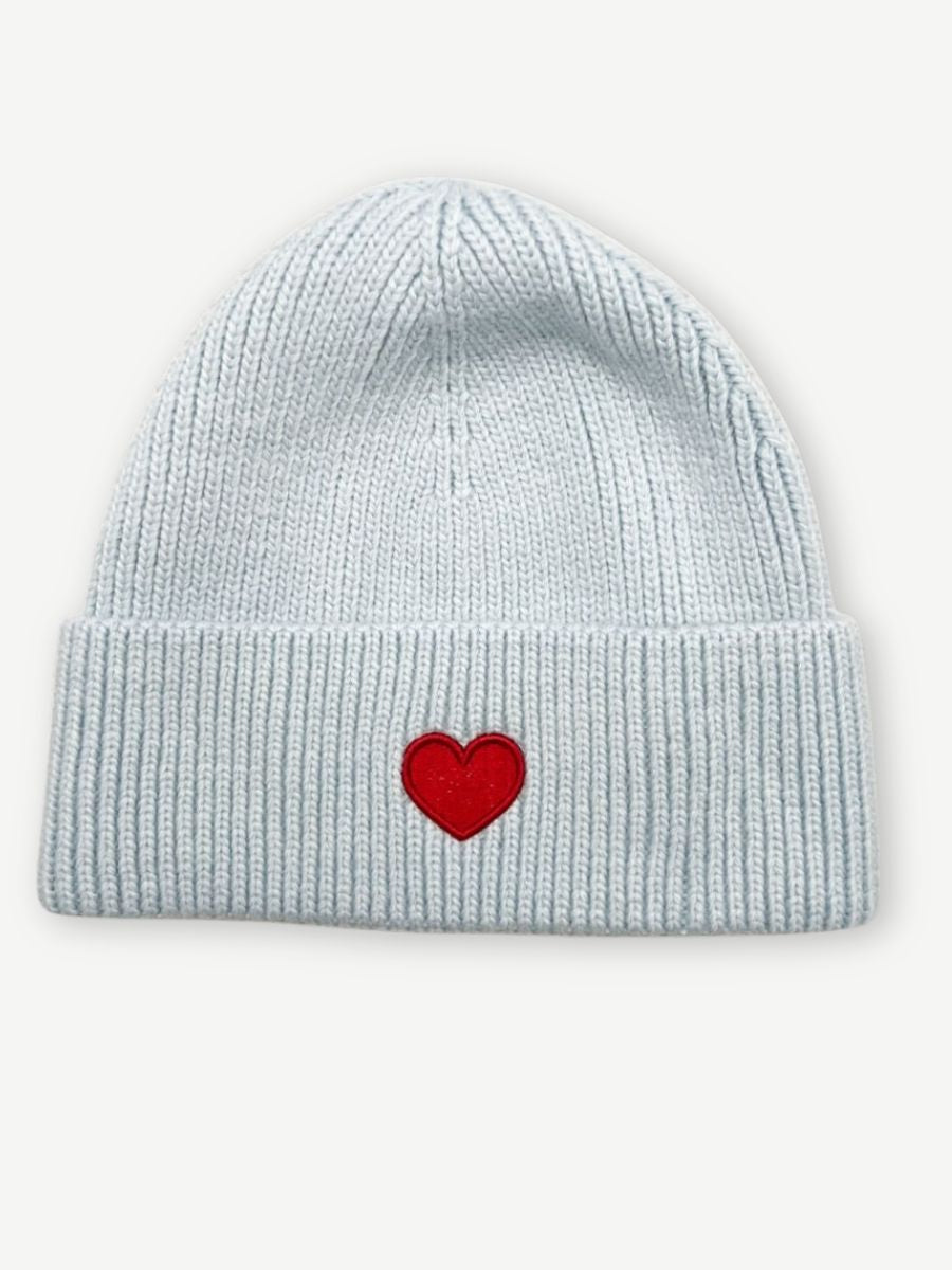 Strickmütze hellblau mit rotem Herz