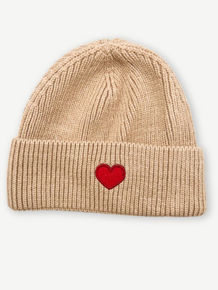 Strickmütze beige mit rotem Herz