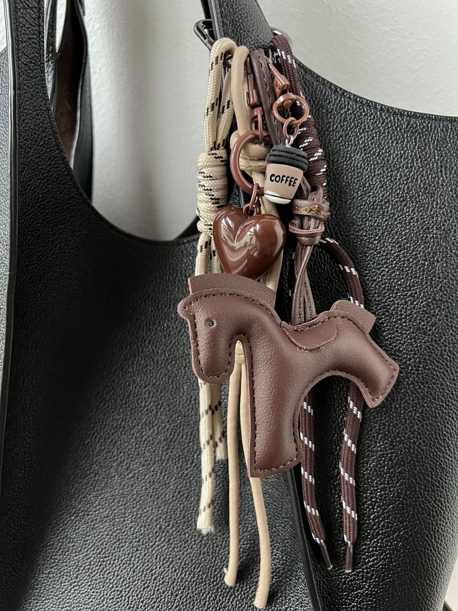 Taschenanhänger PONY BROWN