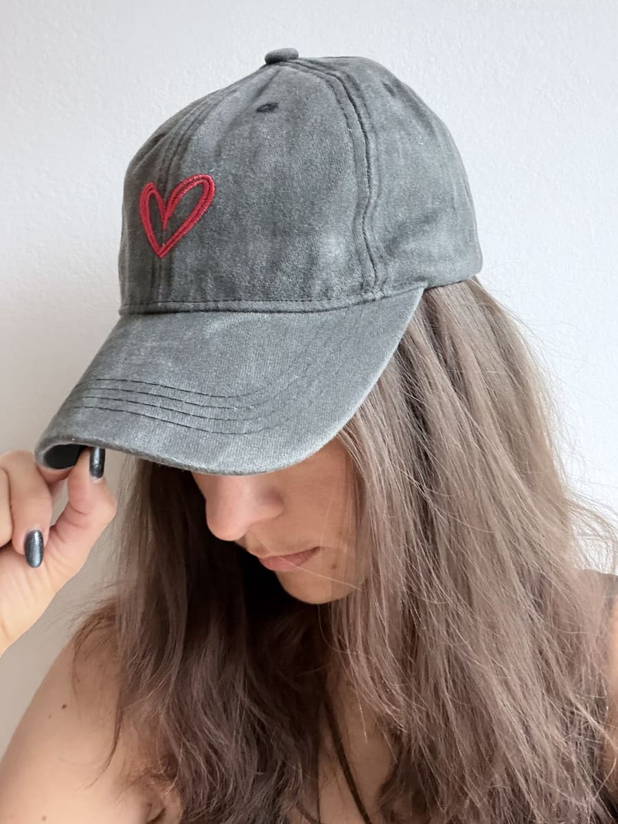 Cap RED HEART grey