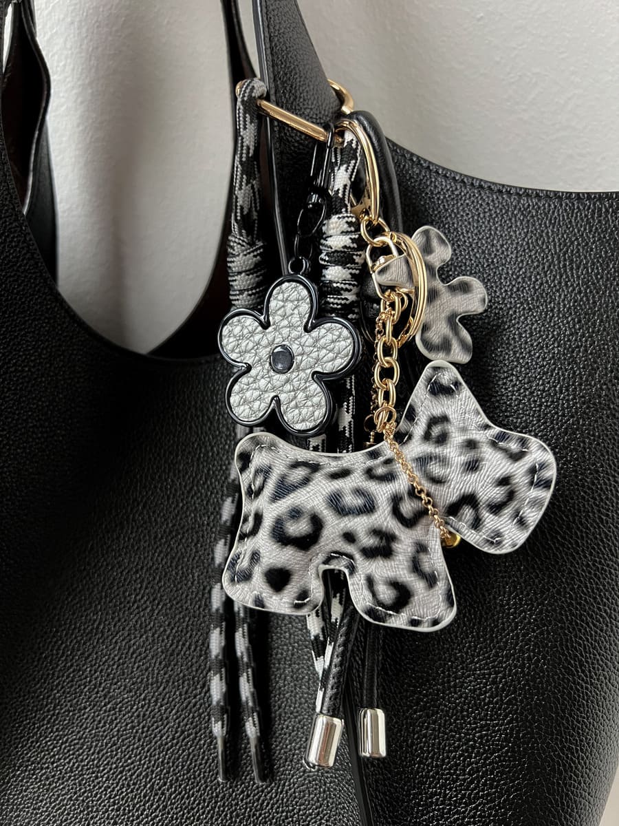 Taschenanhänger LEO DOG GREY