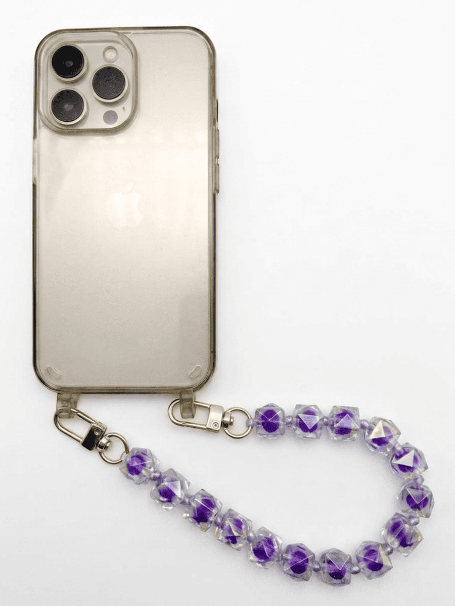Handykette Cubes lila mit iPhone
