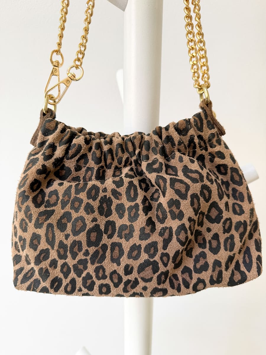 Crossbody Bag CAPRI LEO Nahaufnahme