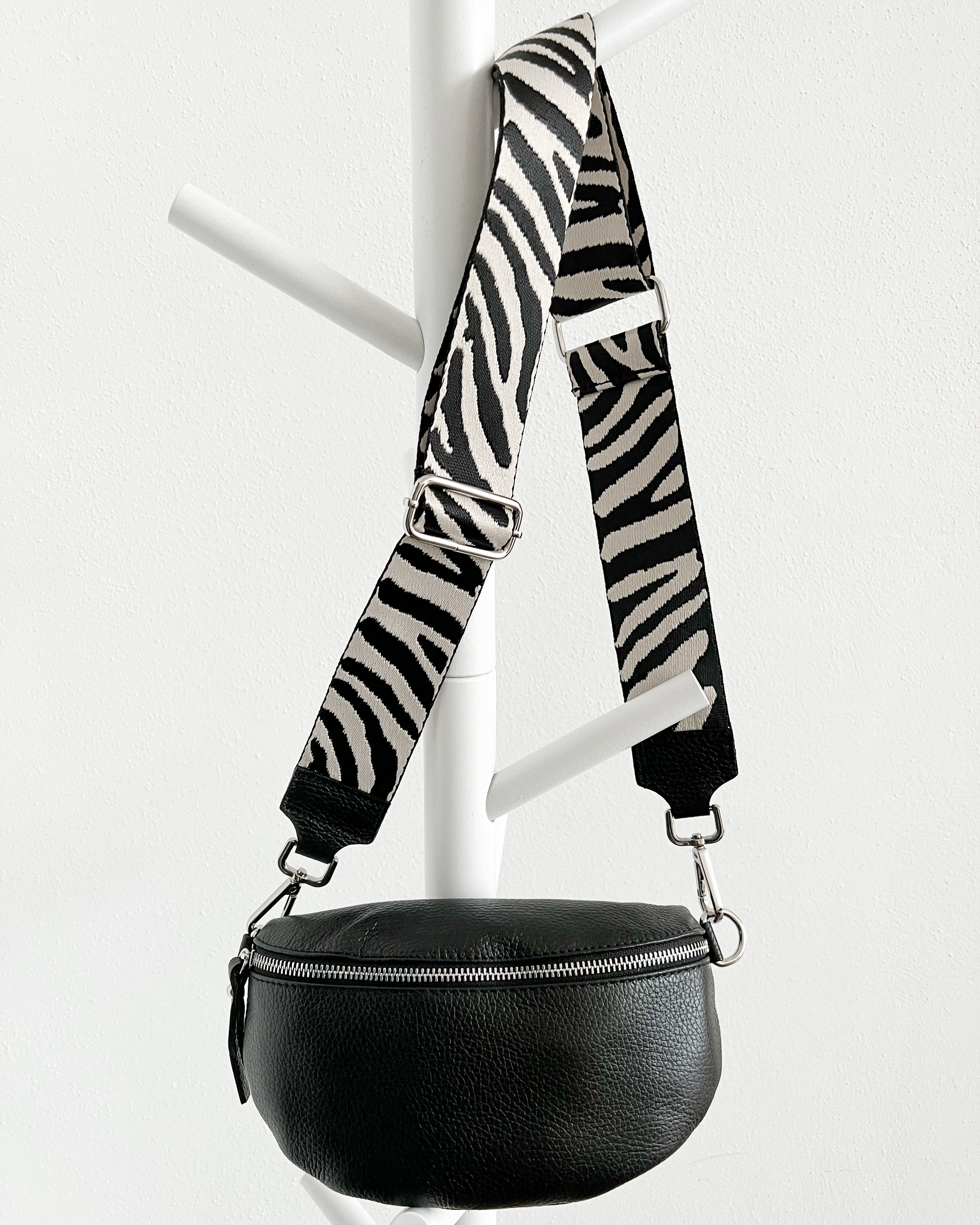 Schwarze Tasche mit Zebra Gurt