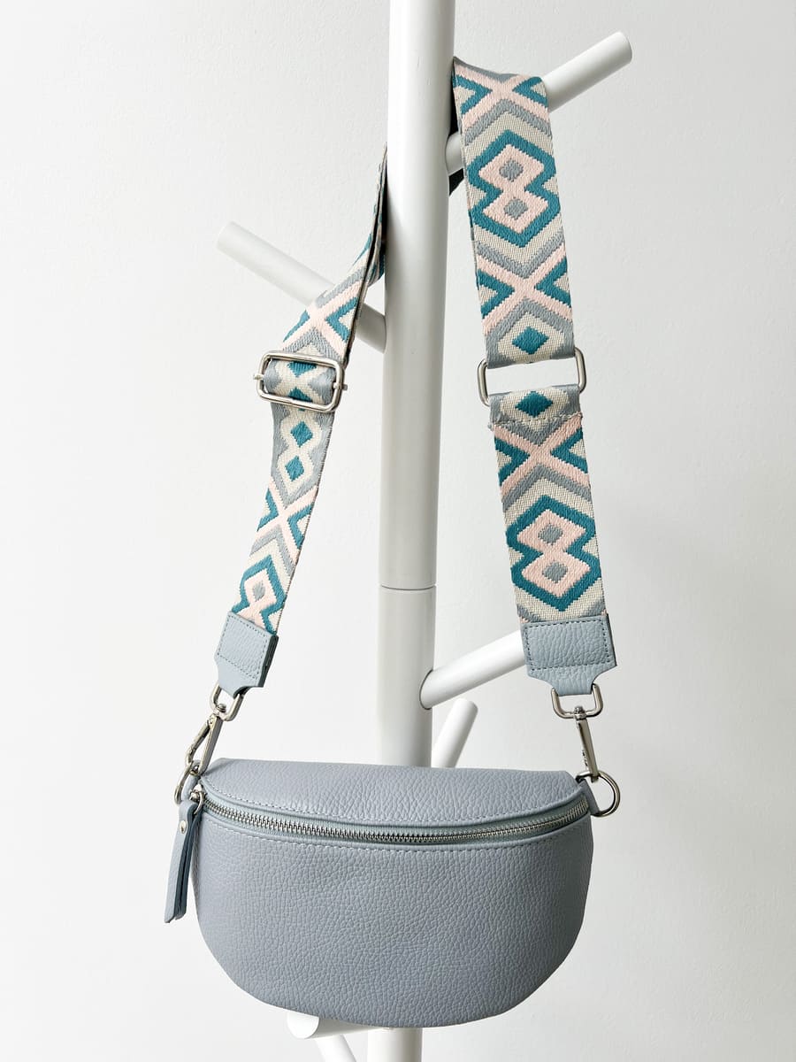 Crossbody Bag hellblau mit Gurt rauten blau