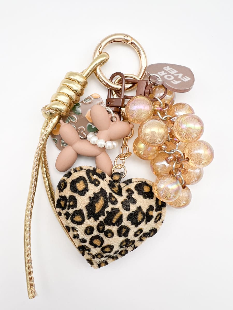 Taschenanhänger LEO HEART beige