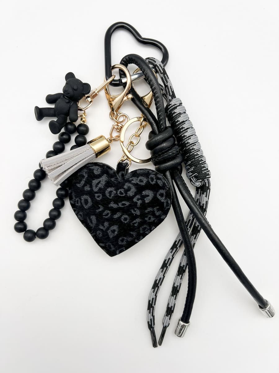Taschenanhänger LEO HEART black