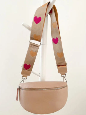 Crossbody Bag puder mit Gurt Herzen pink